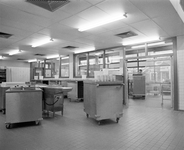 880842 Interieur van het Albert van Koningsbruggen Zorgcentrum (Beneluxlaan 924) te Utrecht: de keuken.